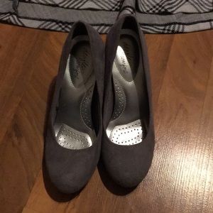 Size 5 gray wedge/ pumps